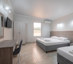 Апартаменты Люкс (с кухней и террасой с видом на море и горы) в Эллада