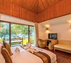 Двухместная вилла Seaside Wing Deluxe с видом на море двуспальная кровать в Kacha Resort and Spa Koh Chang