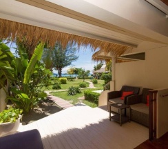 Двухместный номер Comfort с видом на море двуспальная кровать в Mama Beach Residence