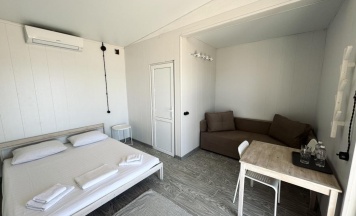 Бунгало улучшенное с 1 двуспальной кроватью №6 в 9-й километр