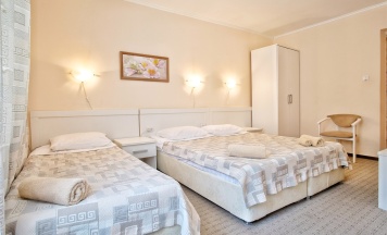 3-х местный с балконом, вид на бассейн и горы в Век