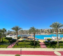 Люкс с видом на бассейн в Курортный отель Grand Oasis Resort