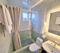 «ГОРОД» 15 СТАНДАРТНЫЙ ТРЕХМЕСТНЫЙ НОМЕР С ДВУСПАЛЬНОЙ КРОВАТЬЮ, ОДНОСПАЛЬНЫМ ДИВАНОМ в Цитрус