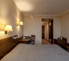 Номер улучшенный с 1 двуспальной кроватью в Azimut Отель Ставрополь