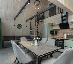 Двухэтажный дом с двумя спальнями в Люди в уюте