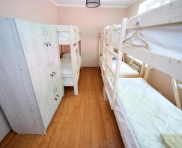 Кровать в общем номере (женский номер) в Wanderlust Hostel