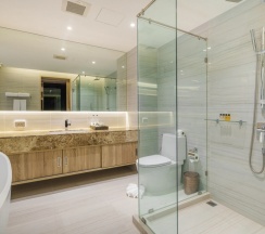 Двухместный номер Deluxe с видом на бассейн двуспальная кровать в The Marin Phuket