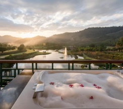 Люкс Nai Muang в Katathong Golf Resort & Spa