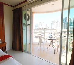 Двухместный номер Superior с видом на город двуспальная кровать в Phu View Talay Resort