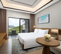 Номер Premium в Holiday Inn & Suites Sanya Yalong Bay