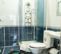 Люкс четырехместный в Lucky House