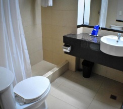 Двухместный номер Deluxe двуспальная кровать в Fersal Hotel Neptune Makati