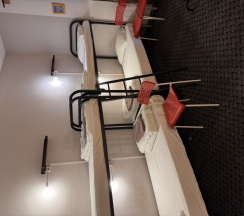 Кровать в мужском номере с 8 кроватями в Likehome