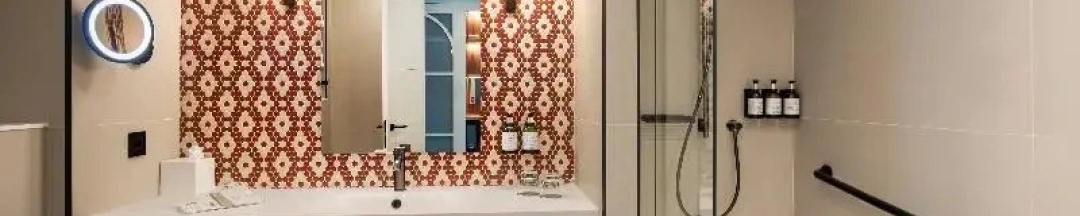 Трёхместный номер Superior с видом на улицу в Senator Gran Vía 70 Spa Hotel