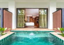 Двухместный полулюкс Romantic Plunge Pool двуспальная кровать в Novotel Phuket Karon Beach Resort And Spa - SHA Extra Plus