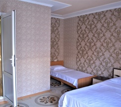Трёхместный номер Deluxe в Алмаст