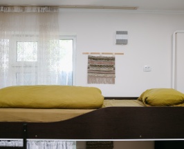 Кровать в общем номере в Apple Hostel