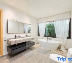 Вилла в Вилла Plunge Modern 2-Bedroom with Private Pool
