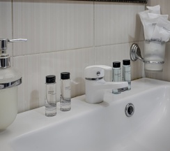 Двухместные апартаменты 9 с кухней с видом на море двуспальная кровать в Exclusive Hotel&Apartments