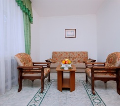 Семейный двухкомнатный с балконом в Ясон