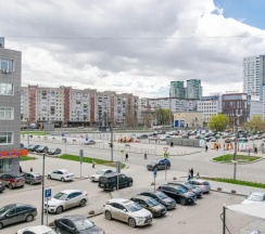 Двухместные апартаменты с 2 комнатами с балконом и с видом на город (двуспальная кровать) в Апартаменты Cosmos Apart в ЖК бизнес-класса (1) на Островского