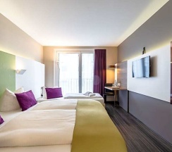 Двухместный номер Standard с видом на улицу двуспальная кровать в Hotel Demas City