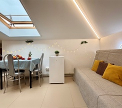 Апартаменты №7 "Полулюкс" на мансардном этаже в Саквояж