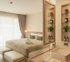 Номер Deluxe с балконом и с видом на бассейн в Niranapa Boutique Resort