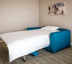 Двухместный полулюкс с видом на сад двуспальная кровать в Отель Courtyard by Marriott Baku