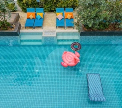 Двухместный номер Deluxe с видом на бассейн двуспальная кровать в Lub d Phuket Patong