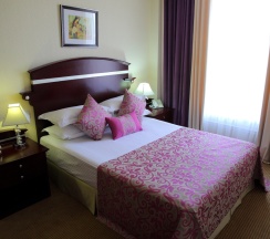 Трёхместные апартаменты Deluxe с 2 комнатами с балконом в Park Hotel Bishkek