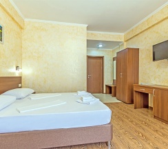 Семейный двухкомнатный с террасой и видом на море в Aqualife