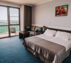 Супериор с балконом и видом на море (одна кровать 160 см, диван 120 см) 3* в Golden hills