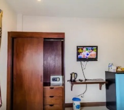 Двухместный номер Superior с балконом двуспальная кровать в Baan Yuyen Karon Guesthouse