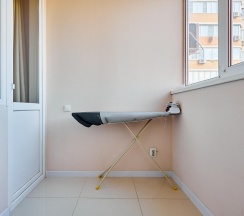 2-комнатные апартаменты люкс с 1 односпальной и 2 двуспальными кроватями в Ваш Комфорт Апарт на улице Дмитрия Благоева