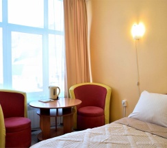 №7. Семейный номер с двуспальной кроватью и видом на горы в Прибой