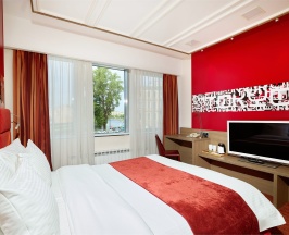 Улучшенный с видом на реку в Red stars hotel