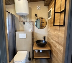 Четырёхместный коттедж с красивым видом из окна в Болото