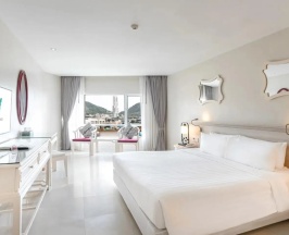 Двухместный номер Andaman Deluxe двуспальная кровать в Andaman Embrace Patong