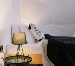 Купол с ванной и видом на озеро в Fusion Inn