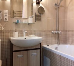 Джуниор Cюит в Welcome House