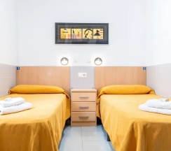 Двухместный номер Economy 2 отдельные кровати в Albergue Inturjoven Málaga - Hostel