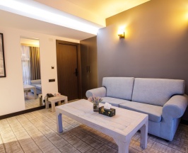 Четырёхместный номер Deluxe в The Phoenix Boutique Hotel