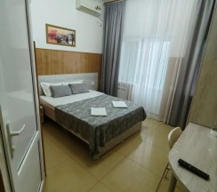 Двухместный номер Standard с балконом и с красивым видом из окна двуспальная кровать в Тихий домик