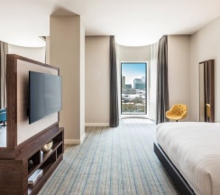 Двухместный полулюкс двуспальная кровать в Отель Courtyard by Marriott Baku