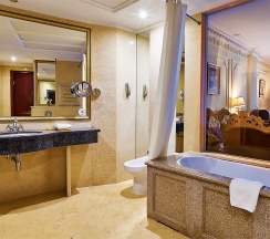 Люкс с сауной в The Rooms Boutique Hotel