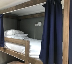 Кровать в общем номере (мужской номер) в Lv.hostel