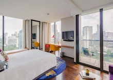 Номер Premium с балконом и с видом на сад в Hotel Indigo Bangkok Wireless Road, an IHG Hotel