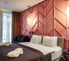 Двухместный номер Deluxe с балконом и с видом на горы двуспальная кровать в Дом у озера