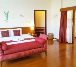 Двухместный люкс Cliff Beach Poolside двуспальная кровать в Birds and Bees Resort